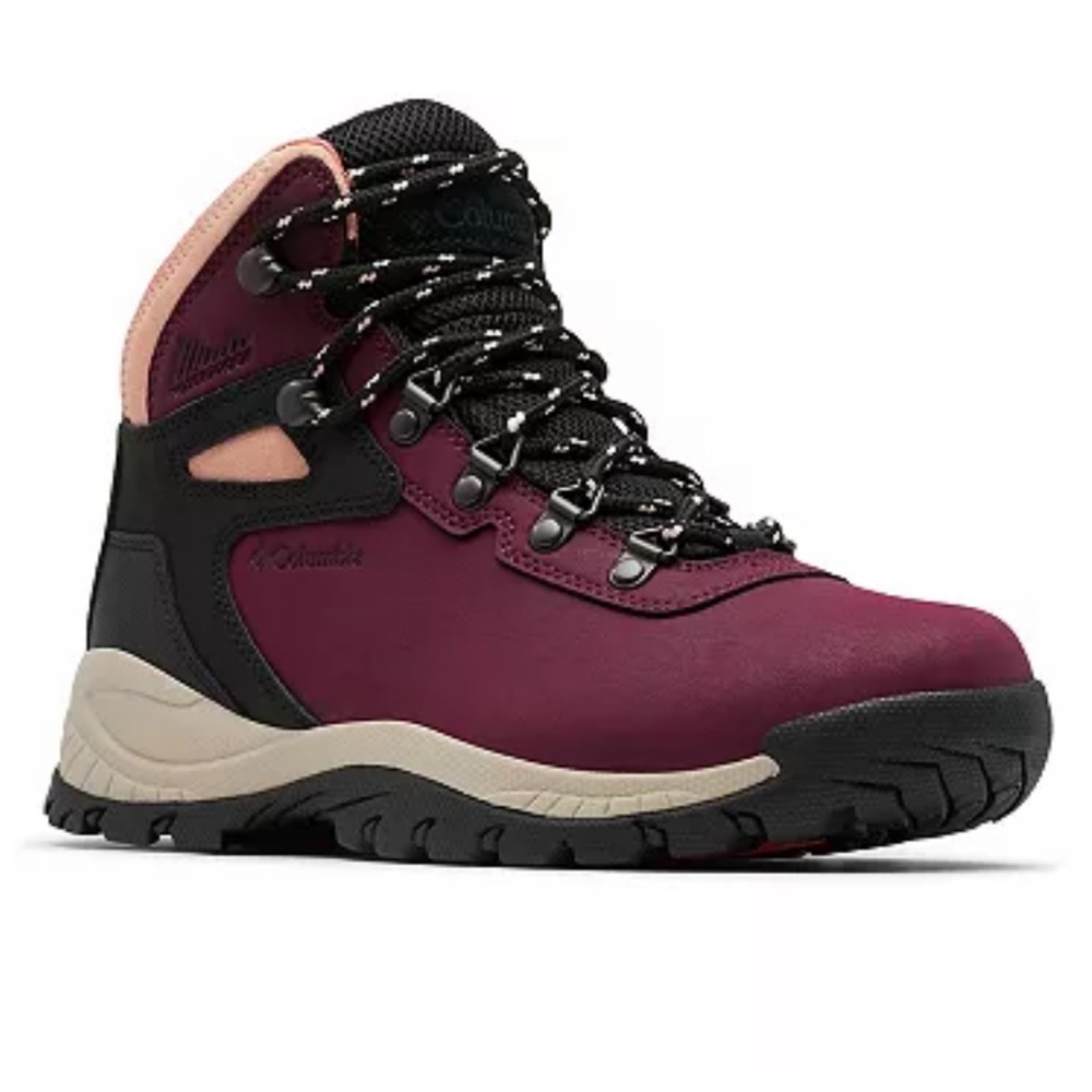 NWOB Columbia Women's Newton Ridge Plus in Marionberry Black Size 6.5